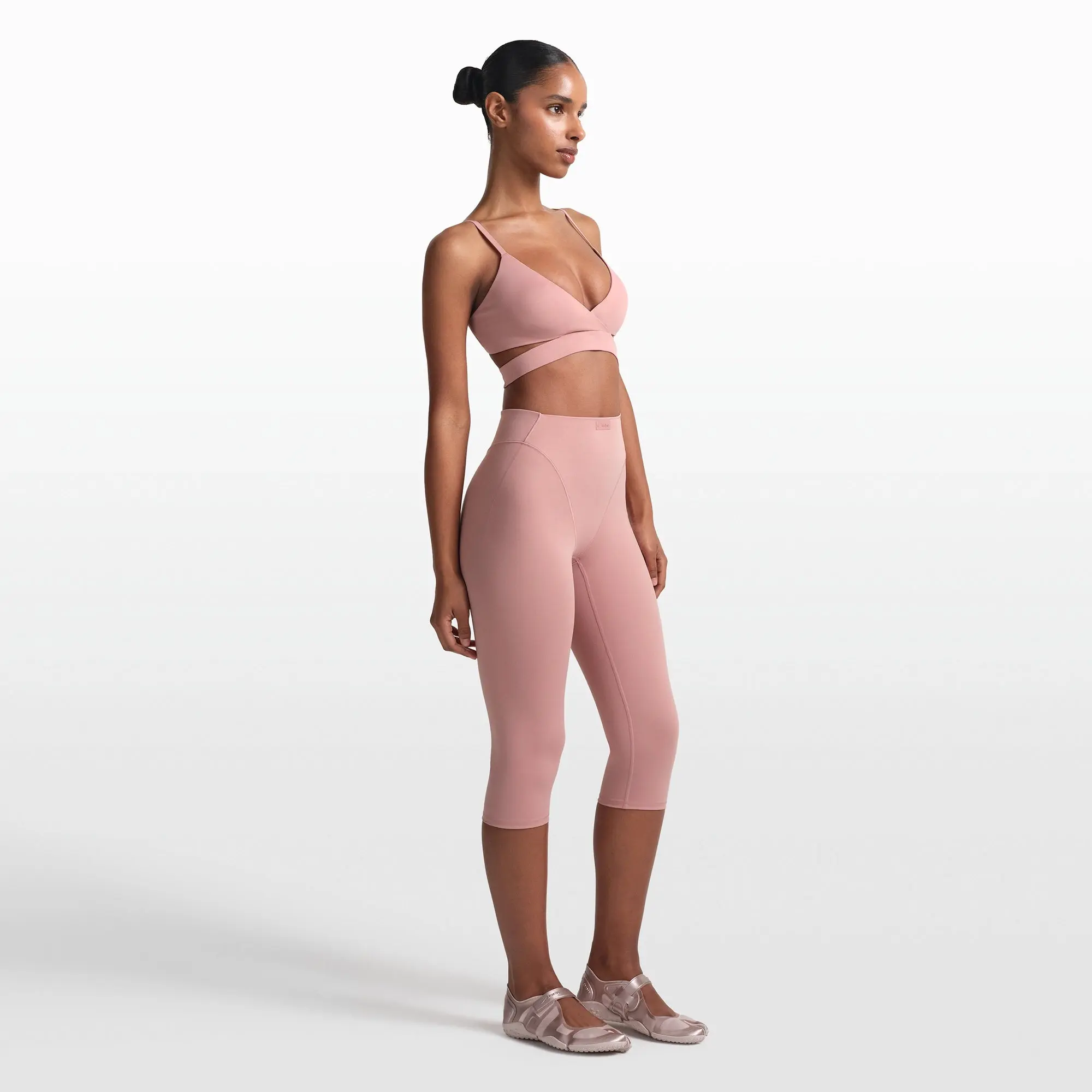 17" V-Line Crop Legging - Image 2
