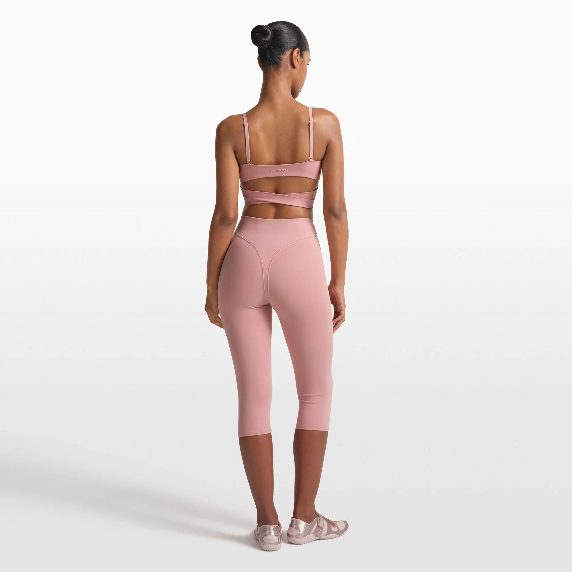 17" V-Line Crop Legging - Image 6