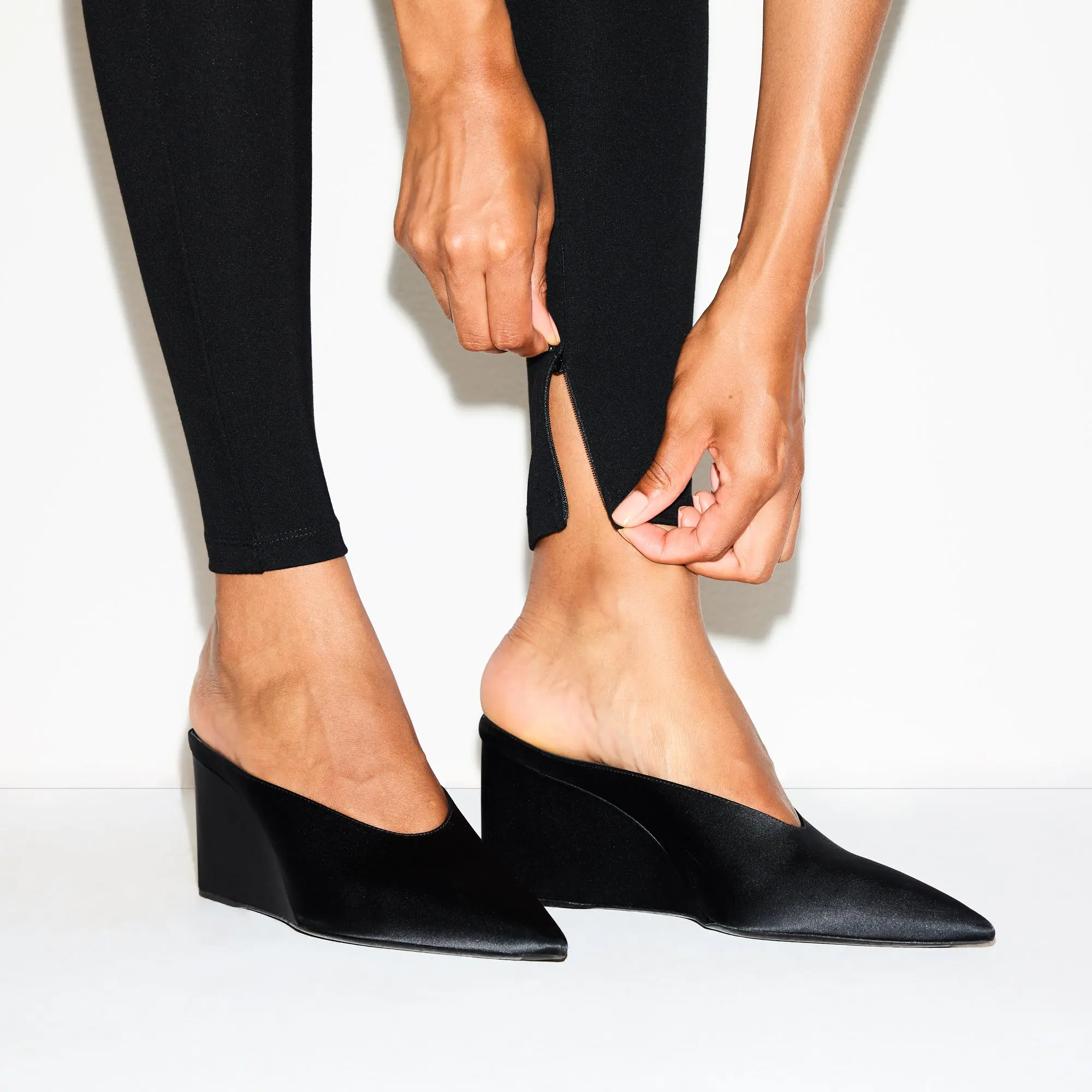 High-Waisted Legging - Image 2