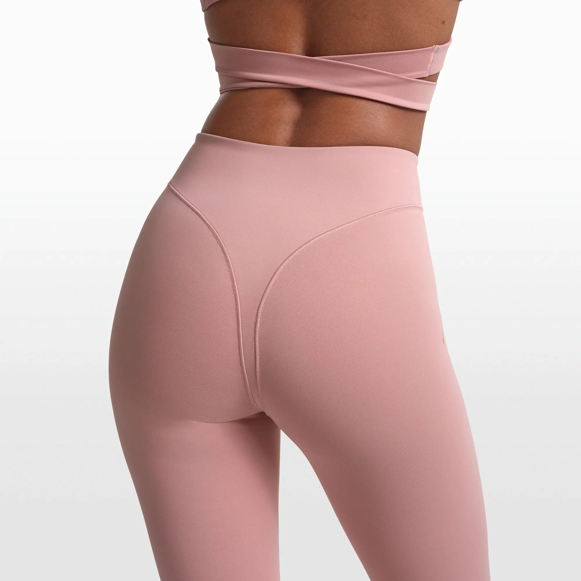 17" V-Line Crop Legging - Image 3